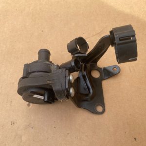 Pompa recirculare apa VW Jetta 2017 5Q0121599AA 5Q0121591AQ la 0 km - Dezmembrari Auto