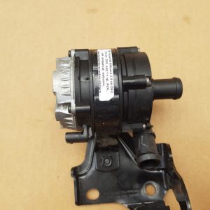 Pompa recirculare apa VW Passat B8 2.0 tdi 04L965567A 04L 965 567 A - Dezmembrari Auto