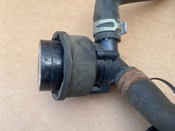 Pompa recirculare apa webasto VW Passat B8 2.0 tdi 9025973A - Dezmembrari Auto