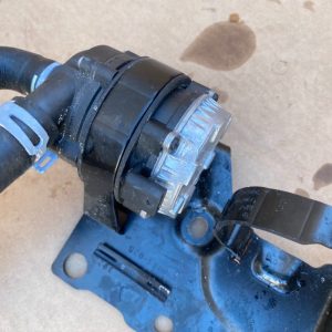 Pompa recirculare apa VW Passat B8 2023 2.0 tdi 04L965567A 04L 965 567 A la 0 km - Dezmembrari Auto