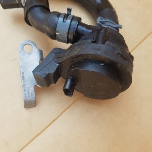 Pompa recirculare apa VW Passat B8 5Q0965567J 5Q0 965 567 J - Dezmembrari Auto