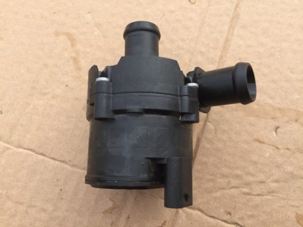 Pompa recirculare apa VW Polo 2019 1.0 TSI DKZ 5G0 965 501 5G0965501 - Dezmembrari Auto