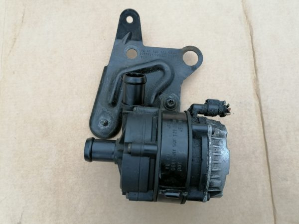 Pompa recirculare Audi A3 8V 2.0 tdi 5Q0121599AC 5Q0 121 599 AC - Dezmembrari Auto