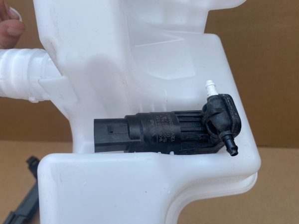 Pompa spalare parbriz VW Golf 7 1K6955651 1K6 955 651 la 0 km - Dezmembrari Auto