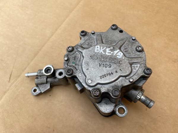Pompa vacuum Audi A4 B6 1.9 038145209C 038 145 209 C - Dezmembrari Auto