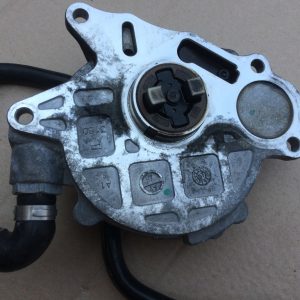 Pompa vacuum Audi Q5 2.0 TDI 03L145100 03L 145 100 - Dezmembrari Auto