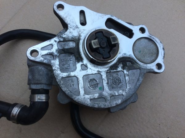 Pompa vacuum Audi Q5 2.0 TDI 03L145100 03L 145 100 - Dezmembrari Auto