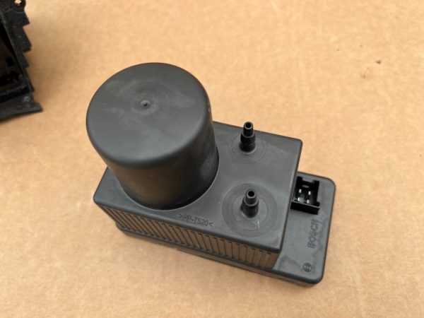 Pompa vacuum inchidere centralizata Mercedes E class W211 2038000048 A2038000048 - Dezmembrari Auto