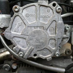 Pompa vacuum VAG 2.0 tdi 03L145100F 03L 145 100 F - Dezmembrari Auto