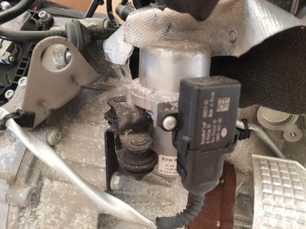 Pompa vacuum VW Golf 7 1.4 tsi 1K0612181F 1K0 612 181 F la 0 km - Dezmembrari Auto