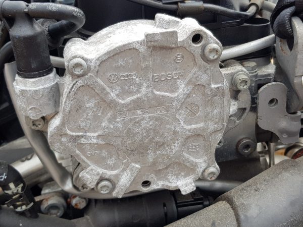 Pompa vacuum VW Passat CC 2016 2.0 tdi 03L145100 03L 145 100 - Dezmembrari Auto