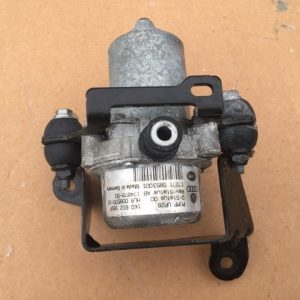 Pompa vacuum VW Polo 1.0 tsi DKZ 1K0 612 181 F 1K0612181F - Dezmembrari Auto