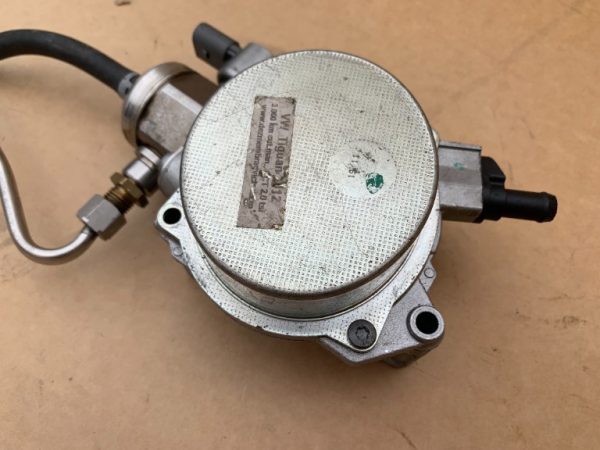Pompa vacuum VW Tiguan 2012 2.0 tsi 06H145100AK 06H 145 100 AK - Dezmembrari Auto