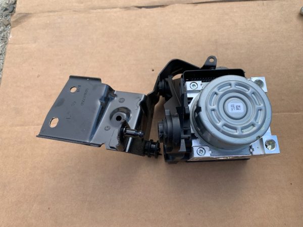Pompa VW Passat B8 facelift 2020 5Q0614517DN 5Q0 614 517 DN la 0 km - Dezmembrari Auto