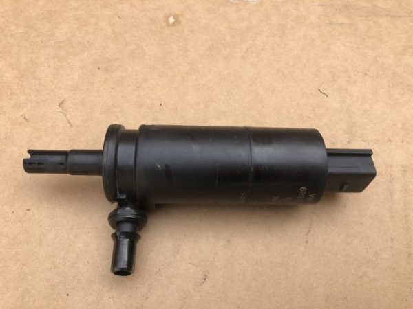 Pompita lichid parbriz VW Golf 7 2018 6R0 955 681 6R0955681 - Dezmembrari Auto