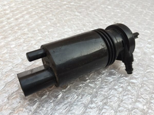 Pompita vas lichid parbriz VW Passat B8 103 133 600 2 1031336002 - Dezmembrari Auto