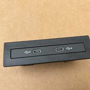 Port usb tip C dublu VW Passat B8.5 din 2023 la 0 km 5NA035700 5NA 035 700 - Dezmembrari Auto