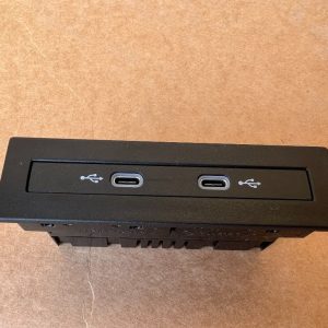 Port usb type c dublu VW Arteon facelift 2021 5NA035736 5NA 035 736 la 0 km - Dezmembrari Auto