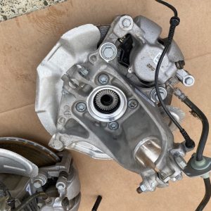 Portfuzeta dreapta fata cu rulment BMW X1 F48 6876646 31216876646 la 0 km - Dezmembrari Auto