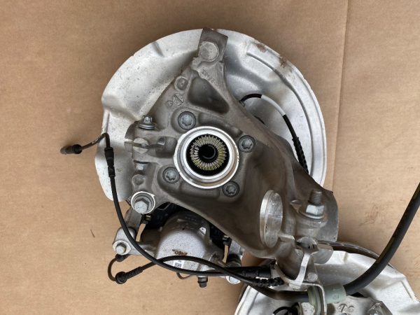 Portfuzeta stanga fata cu rulment BMW X1 F48 6876645 31216876645 la 0 km - Dezmembrari Auto