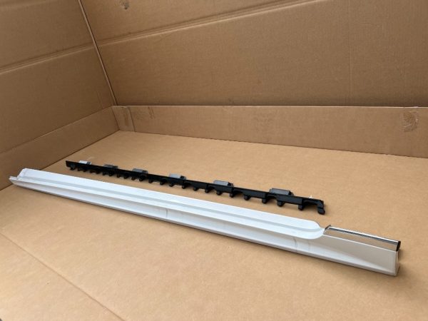 Prag stanga VW Passat B8.5 R-LINE din 2023 3G0853845C 3G0 853 845 C 3G0853857G 3G0 853 857 G - Dezmembrari Auto