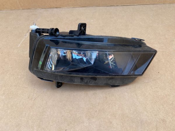 Proiector ceata stanga VW Golf 7 2016 5G0941661 5G0 941 661 5G0941661G 5G0 941 661 G la 0 km - Dezmembrari Auto