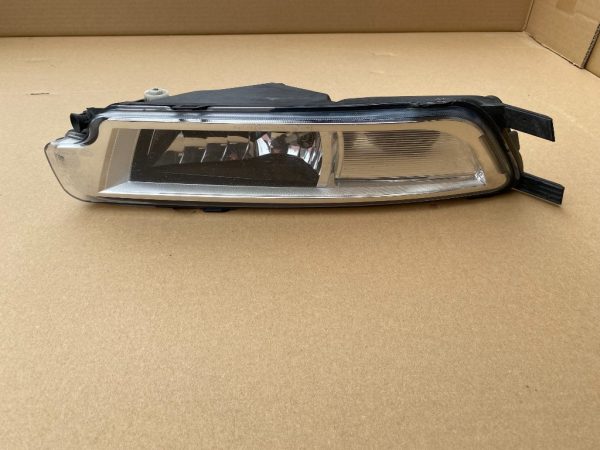 Proiector ceata stanga VW Passat B8 3G0941661H 3G0 941 661 H 3G0941661L 3G0 941 661 L - Dezmembrari Auto