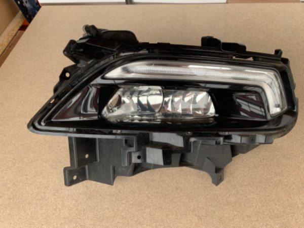 Proiector dreapta cu lumina de zi led Ford Mondeo Mk5 2018 DS7J-19952-CB DS7J-13D272-AC - Dezmembrari Auto