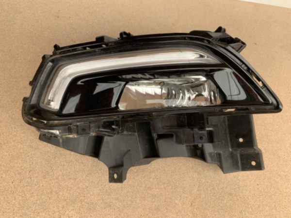 Proiector stanga cu lumina de zi led Ford Mondeo Mk5 2018 DS7J-13D273-AC DS7J-19953-CB - Dezmembrari Auto