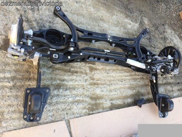 Punte spate cu brate si fuzete VW Passat 8 B8 5Q0505447 - Dezmembrari Auto