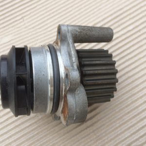 Pompa apa Audi Q5 038121019E 038 121 019 E - Dezmembrari Auto