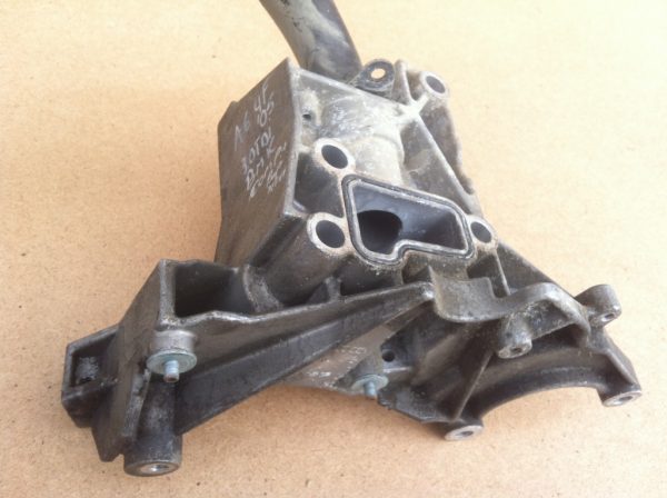 Suport motor VAG 059145169P 059 145 169 P - Dezmembrari Auto