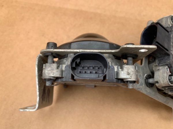 Radar ACC stanga senzor distronic Audi A4 B9 A5 8W0907541B 8W0 907 541 B - Dezmembrari Auto - imagine 2