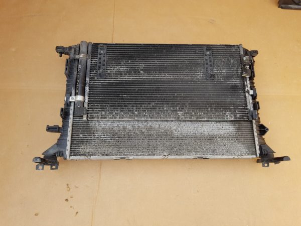 Radiator apa cutie manuala Audi A4 B8 2009 3.2 fsi 8K0121251H 8K0 121 251 H - Dezmembrari Auto