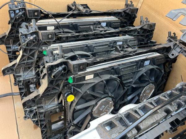 Radiator apa racire VW Touareg CR din 2018 3.0 tdi DENA 8W0121251AB 8W0 121 251 AB - Dezmembrari Auto