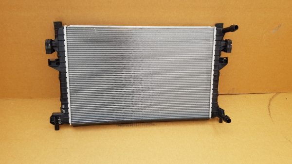 Radiator apa VW Golf 7 2.0 tdi 5Q0121251HS 5Q0 121 251 HS - Dezmembrari Auto
