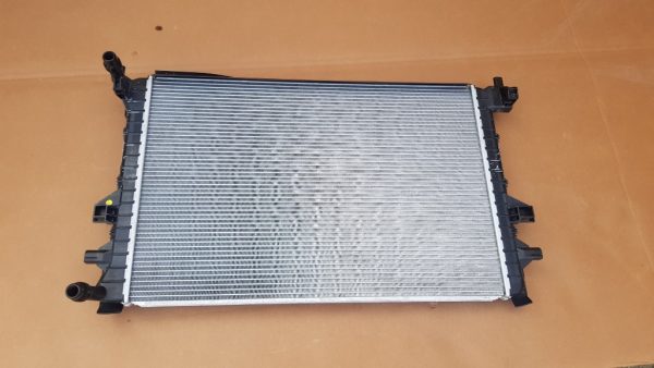 Radiator apa VW Golf 7 2.0 tdi 5Q0121251HS 5Q0 121 251 HS la 0 km - Dezmembrari Auto