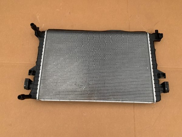 Radiator apa VW Golf 7 2019 5Q0121521HS 5Q0 121 521 HS la 0 km - Dezmembrari Auto