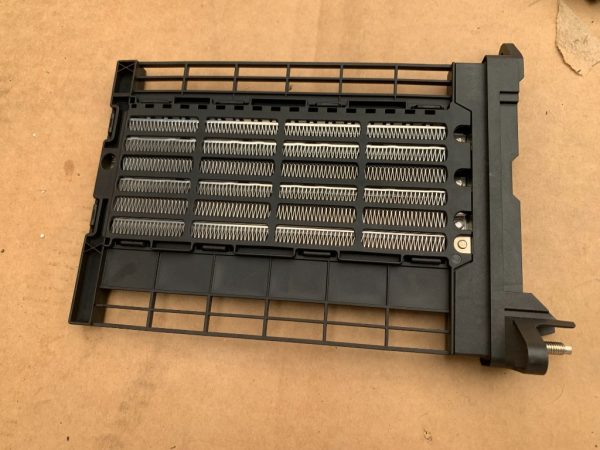 Radiator caldura VW Golf 7 2019 5Q0963235E 5Q0 963 235 E la 0 km - Dezmembrari Auto