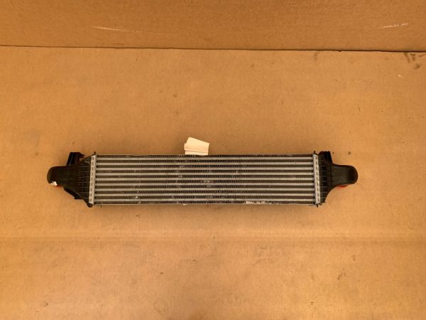 Radiator intercooler Mercedes A class A200 W176 din 2015 1.6 benzina A2465000100 la 0 km - Dezmembrari Auto
