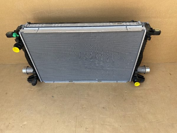 Radiator intercooler VW Touareg CR din 2018 3.0 tdi 4M0145805J 4M0145805L 4M0145805M - Dezmembrari Auto