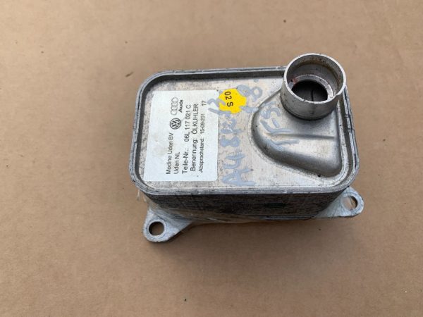 Radiator ulei termoflot Audi A4 B8 2013 1.8 tfsi 06L117021C 06L 117 021 C - Dezmembrari Auto