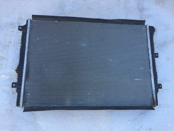 3C0145805R 3C0 145 805 R Radiator VW Tiguan - Dezmembrari Auto