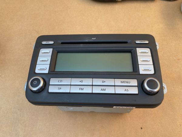 Radio CD VW Golf 5 1K0035186AD 1K0 035 186 AD - Dezmembrari Auto