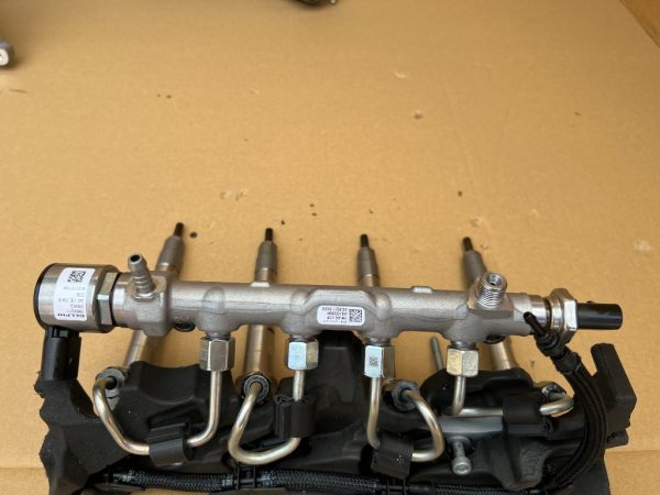 Rampa injectie VW Caddy din 2023 la 0 km 05L130089H 05L 130 089 H - Dezmembrari Auto