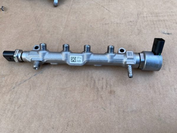 Rampa injectie VW Passat B8 2023 2.0 tdi 05L089 05L 089 05L130089 05L 130 089 la 0 km - Dezmembrari Auto