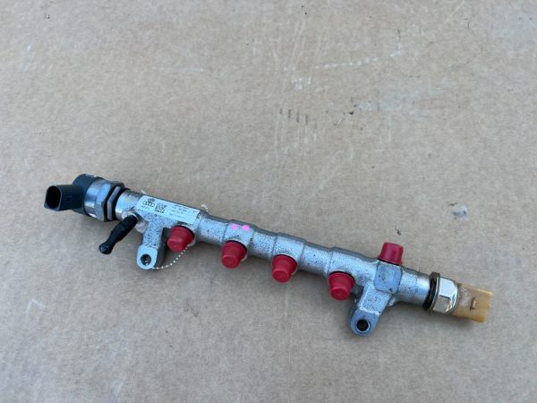 Rampa injectie VW Sharan din 2015 2.0 tdi CFF 03L130089J 03L 130 089 J - Dezmembrari Auto