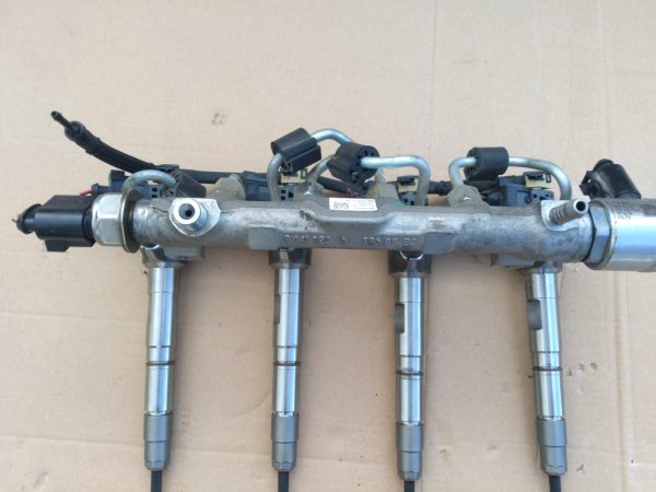 Injector Audi A3 8V 2016 limuzina / sedan 2.0 tdi DEJ - Dezmembrari Auto