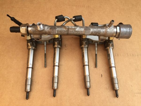 Rampa injectoare  injector VW Tiguan 2015 2.0 TDI CUV 04L 089 G 04L089G - Dezmembrari Auto