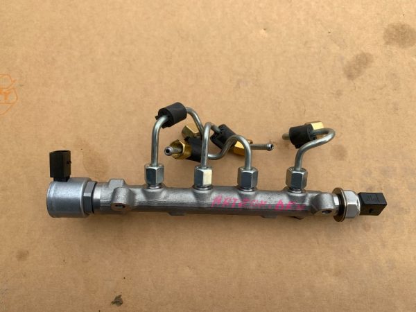 Rampa injectoare VW Arteon 2.0 tdi 04L089G 04L 089 G la 0 km - Dezmembrari Auto